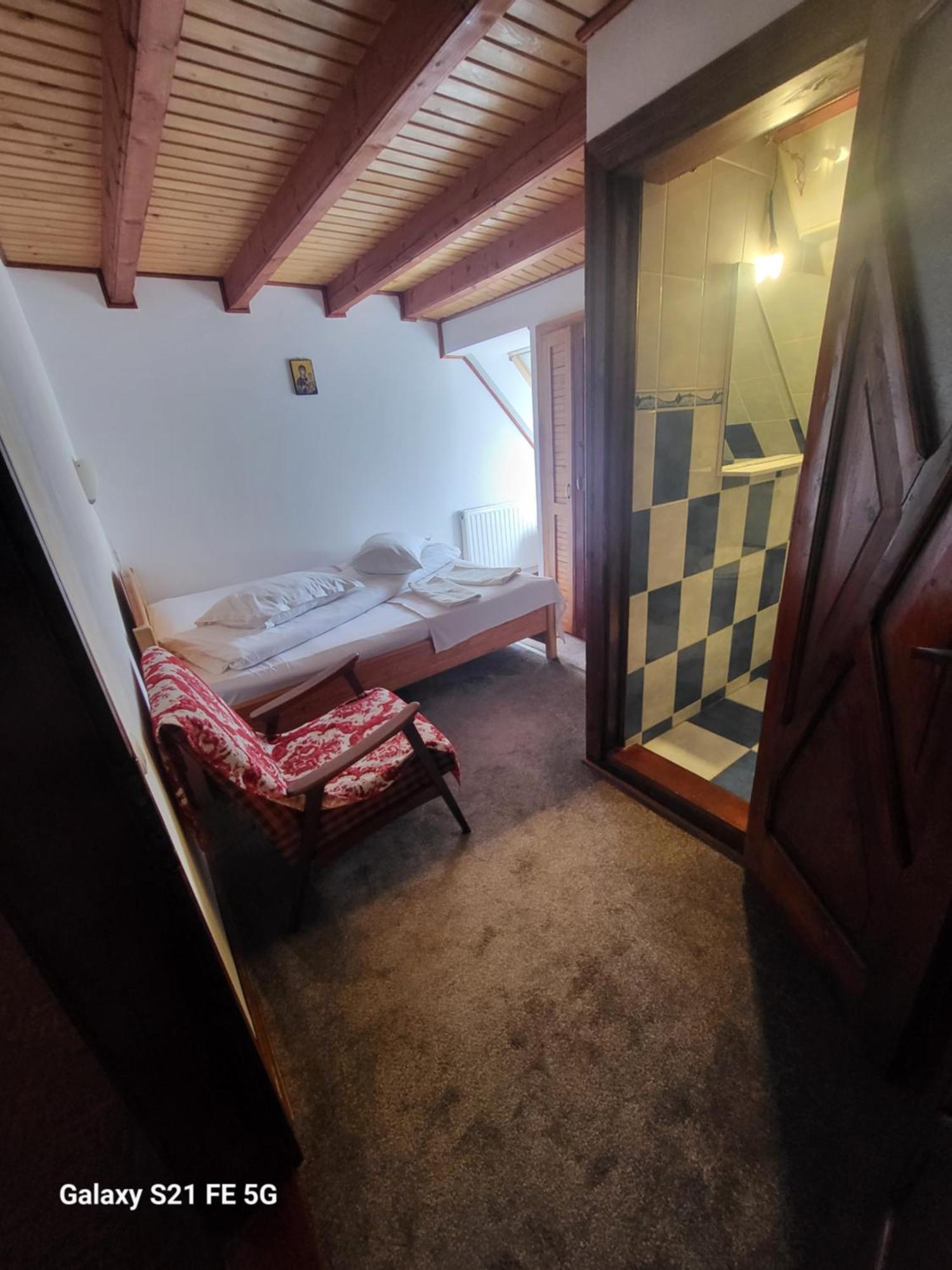 Casa Ernst Hotel Moieciu de Jos Quarto foto